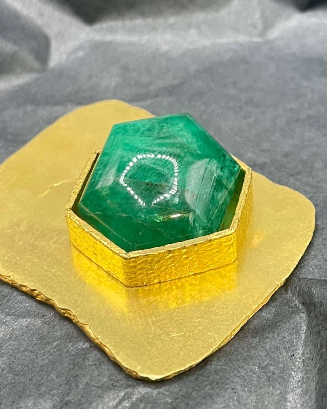 Emerald Hex Setting